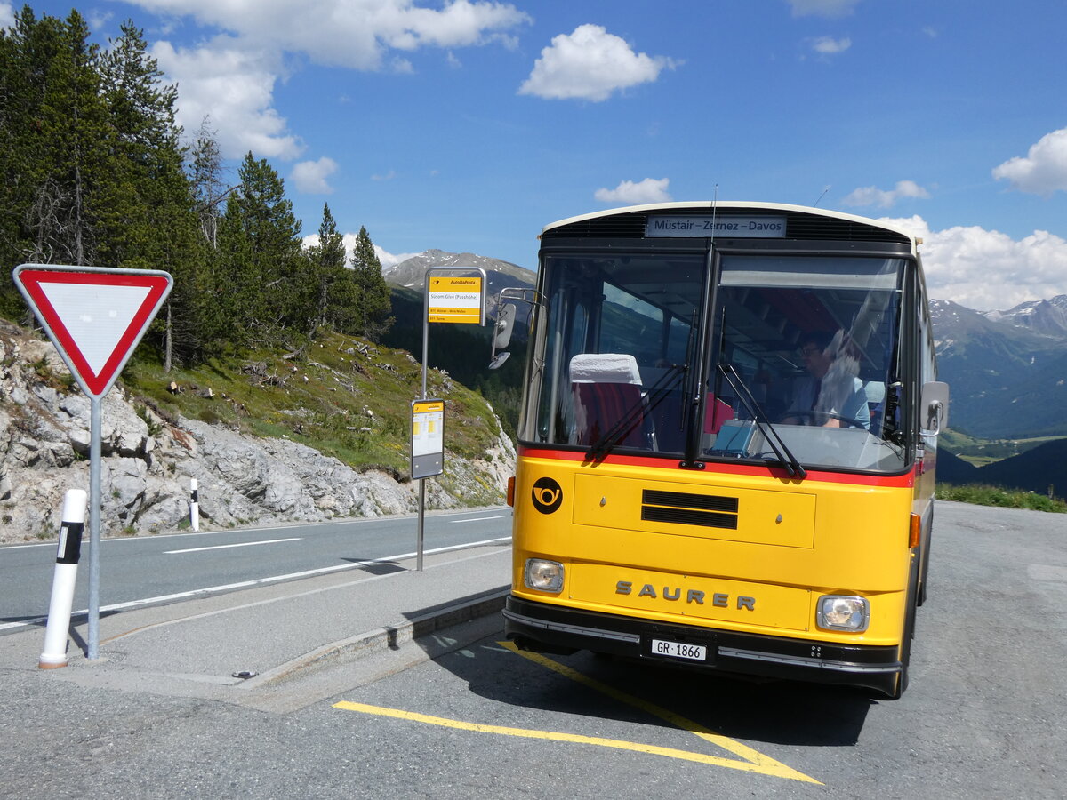 (277'055) - Gaudenz, Andeer - GR 1866 - Saurer/R&J (ex Mark, Andeer PID 2824; ex PostAuto Graubnden; ex P 24'350) am 19. Juni auf dem Ofenpass, Ssom Giv