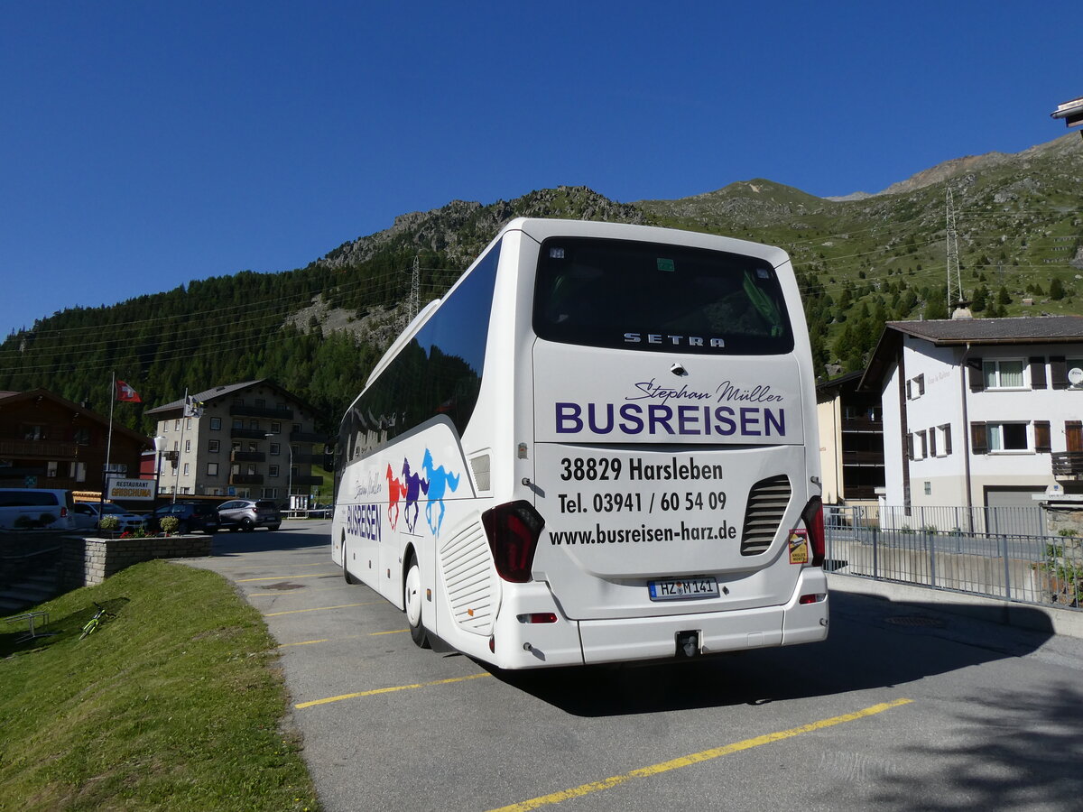 (277'061) - Aus Deutschland: Mller, Harsleben - HZ-M 141 - Setra am 19. Juni 2025 in Bivio, Restaurant Grischuna