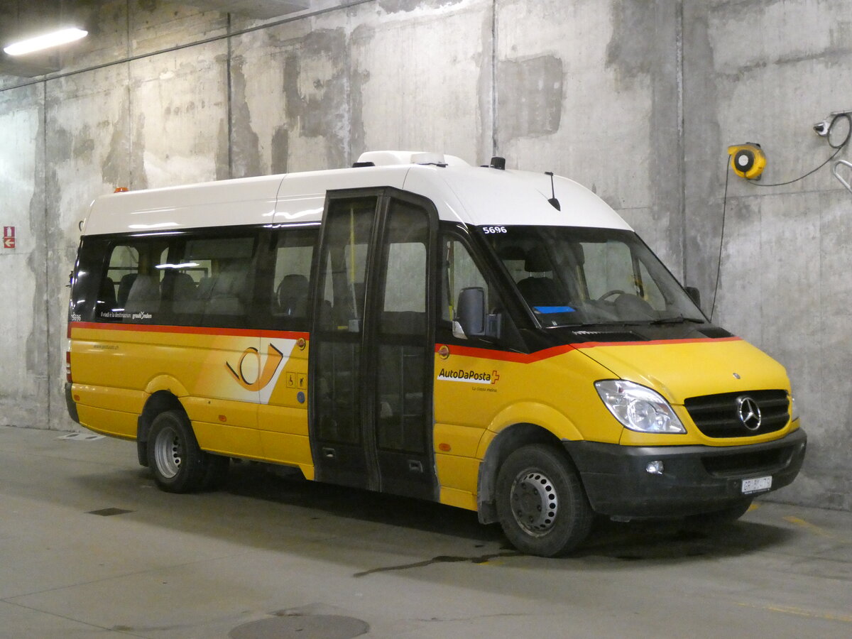 (277'078) - PostAuto Graubnden - GR 51'479/PID 5696 - Mercedes am 19. Juni 2025 in Thusis, Postautostation
