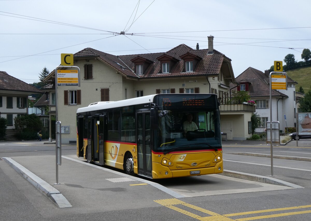 (277'271) - PostAuto Bern - Nr. 215/BE 843'215/PID 10'672 - Heuliez am 27. Juni 2025 beim Bahnhof Worb Dorf