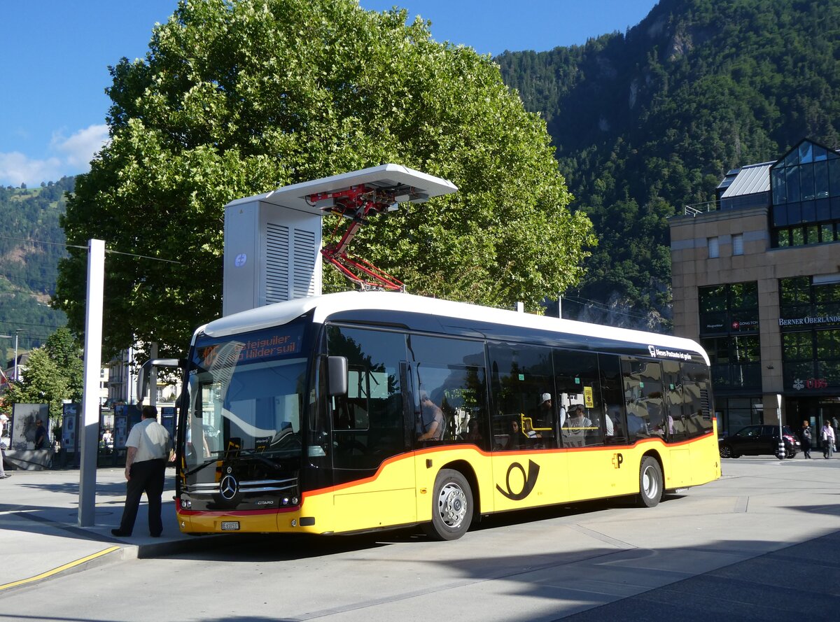 (277'277) - PostAuto Bern - BE 610'537/PID 12'126 - eMercedes am 28. Juni 2025 beim Bahnhof Interlaken West