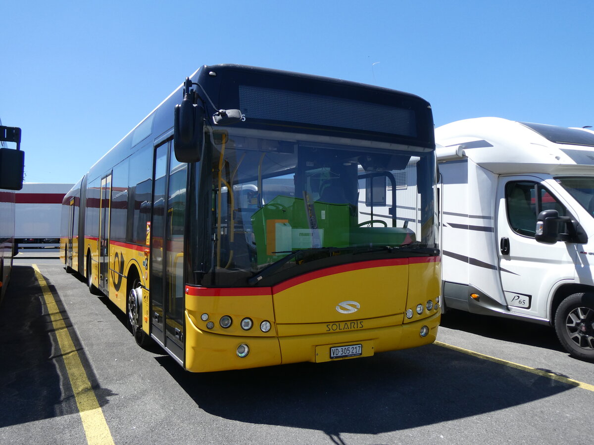 (277'307) - CarPostal Ouest - VD 305'217/PID 10'356 - Solaris am 28. Juni 2025 in Kerzers, Interbus