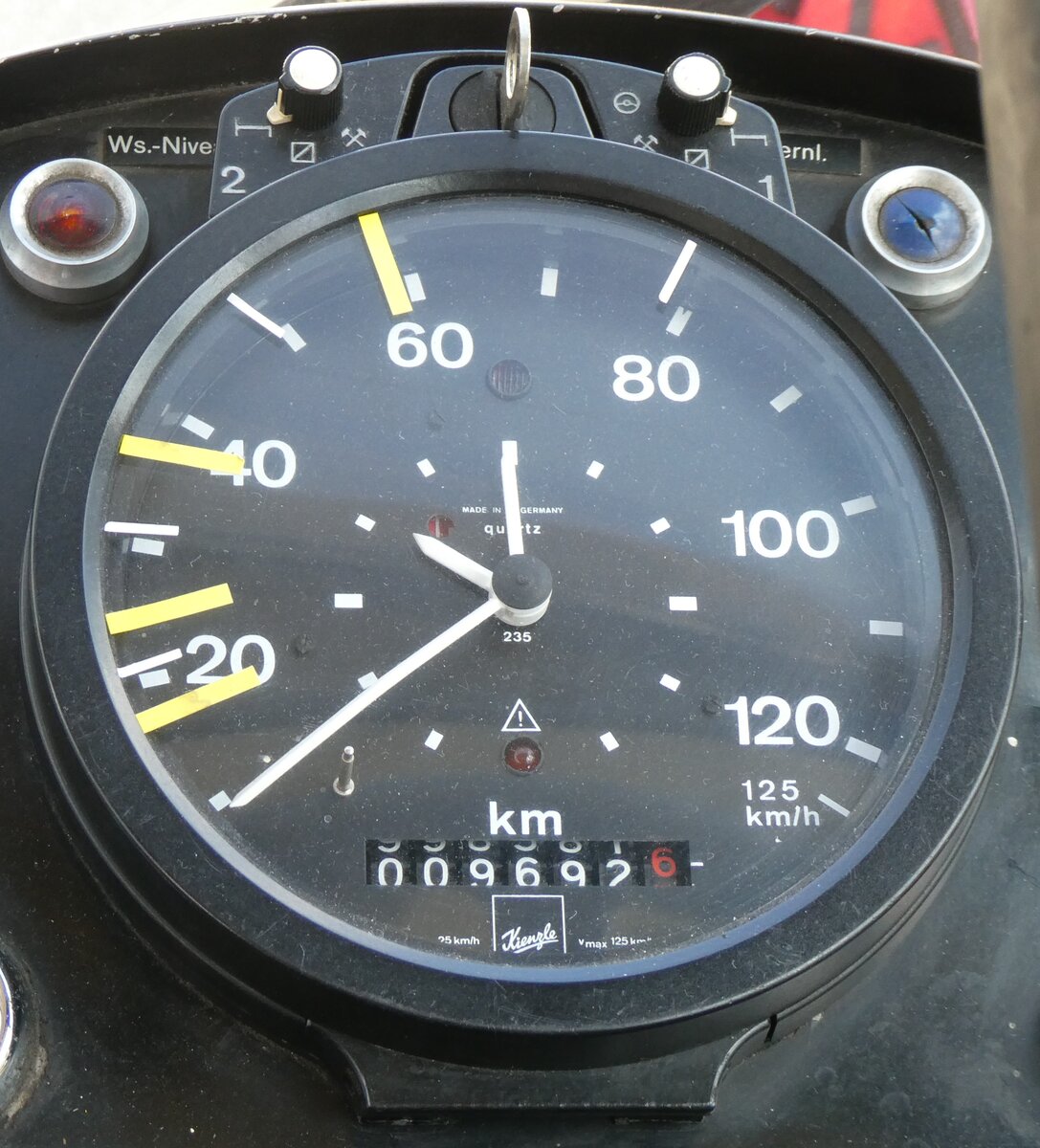 (277'371) - Lambach, Gommiswald - NW 24'301 - FBW/Eggli (ex Tanner+Lambach, Reigoldswil; ex Lambach, Rieden; ex Meier, Grt; ex AVG Grindelwald Nr. 13; ex P 24'182) am 1. Juli 2025 beim Bahnhof Meiringen (Detailaufnahme - 9692,6 Kilometer)