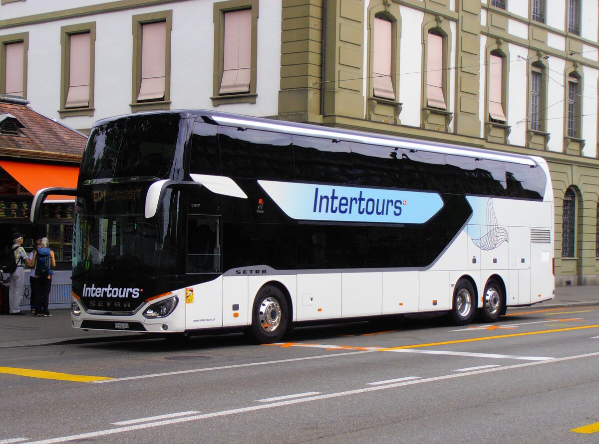(277'500) - Intertours, Domdidier - FR 300'651 - Setra am 4. Juli 2025 beim Bahnhof Bern