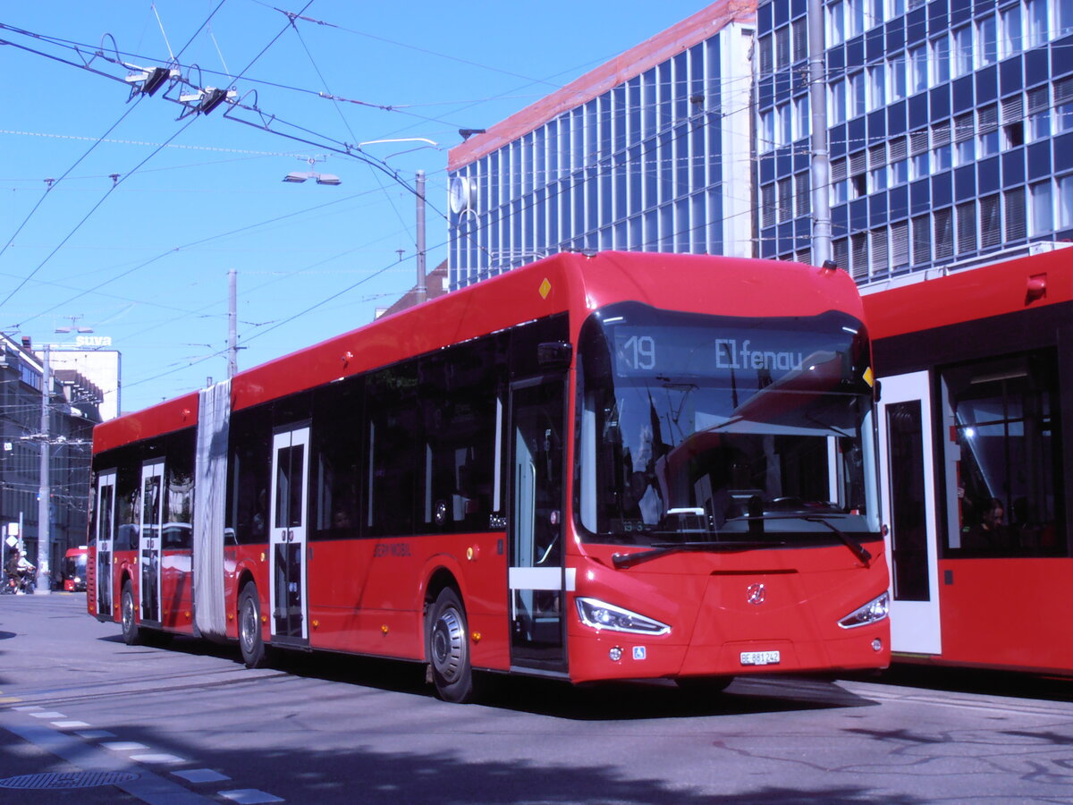 (277'706) - Bernmobil, Bern - Nr. 242/BE 881'242 - eIrizar am 9. Juli 2025 beim Bahnhof Bern