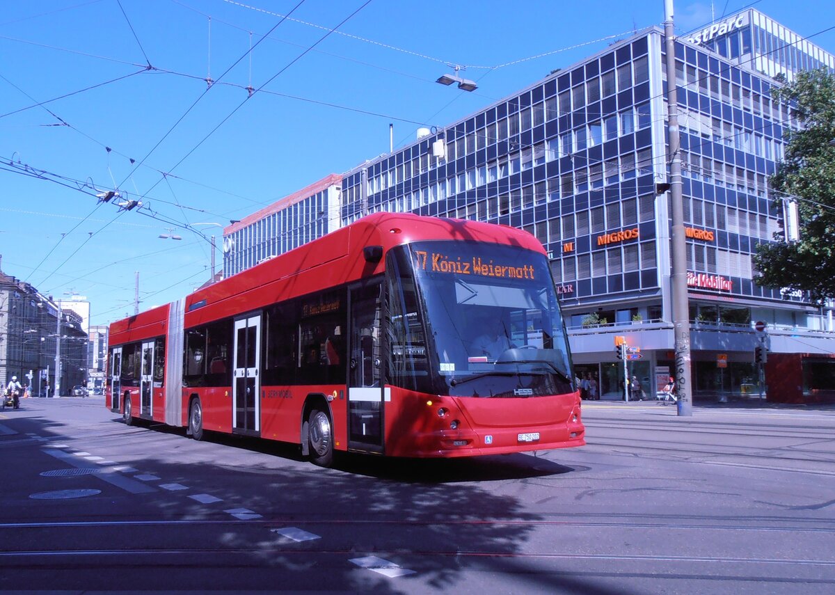 (277'716) - Bernmobil, Bern - Nr. 202/BE 750'202 - eHess am 9. Juli 2025 beim Bahnhof Bern
