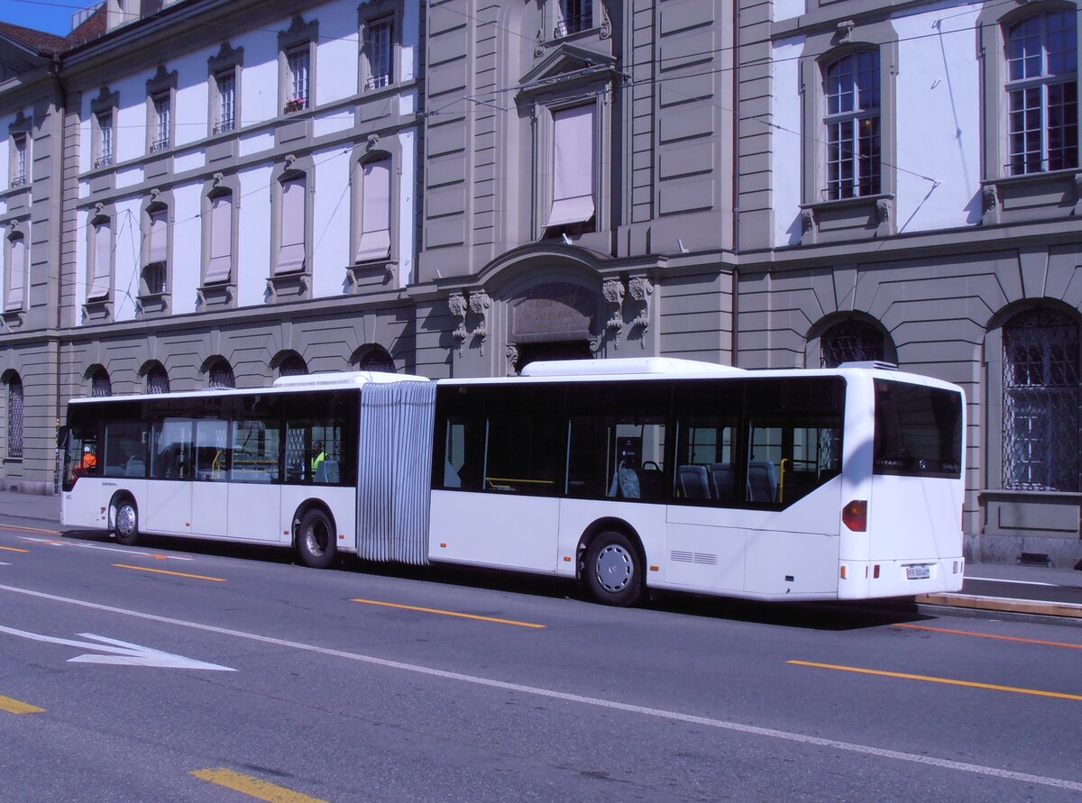 (277'720) - Intertours, Domdidier - Nr. 460/FR 300'460 - Mercedes (ex Nr. 204; ex Nr. 1; ex ARAG Ruswil; ex Schneider, ERmenswil Nr. 7) am 9. Juli 2025 beim Bahnhof Bern