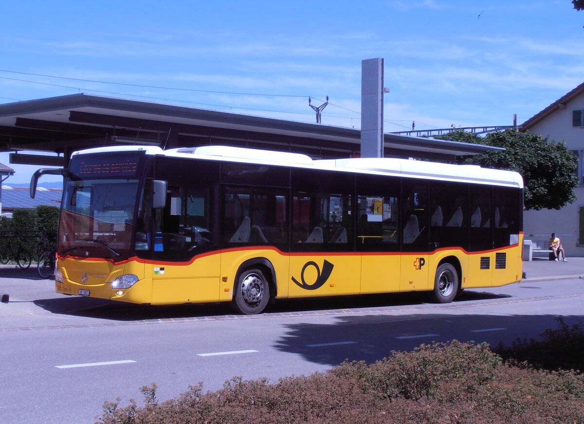 (277'793) - CarPostal Ouest - VD 1003/PID 10'529 - Mercedes (ex TPB, S�deilles) am 12. Juli 2025 beim Bahnhof Avenches