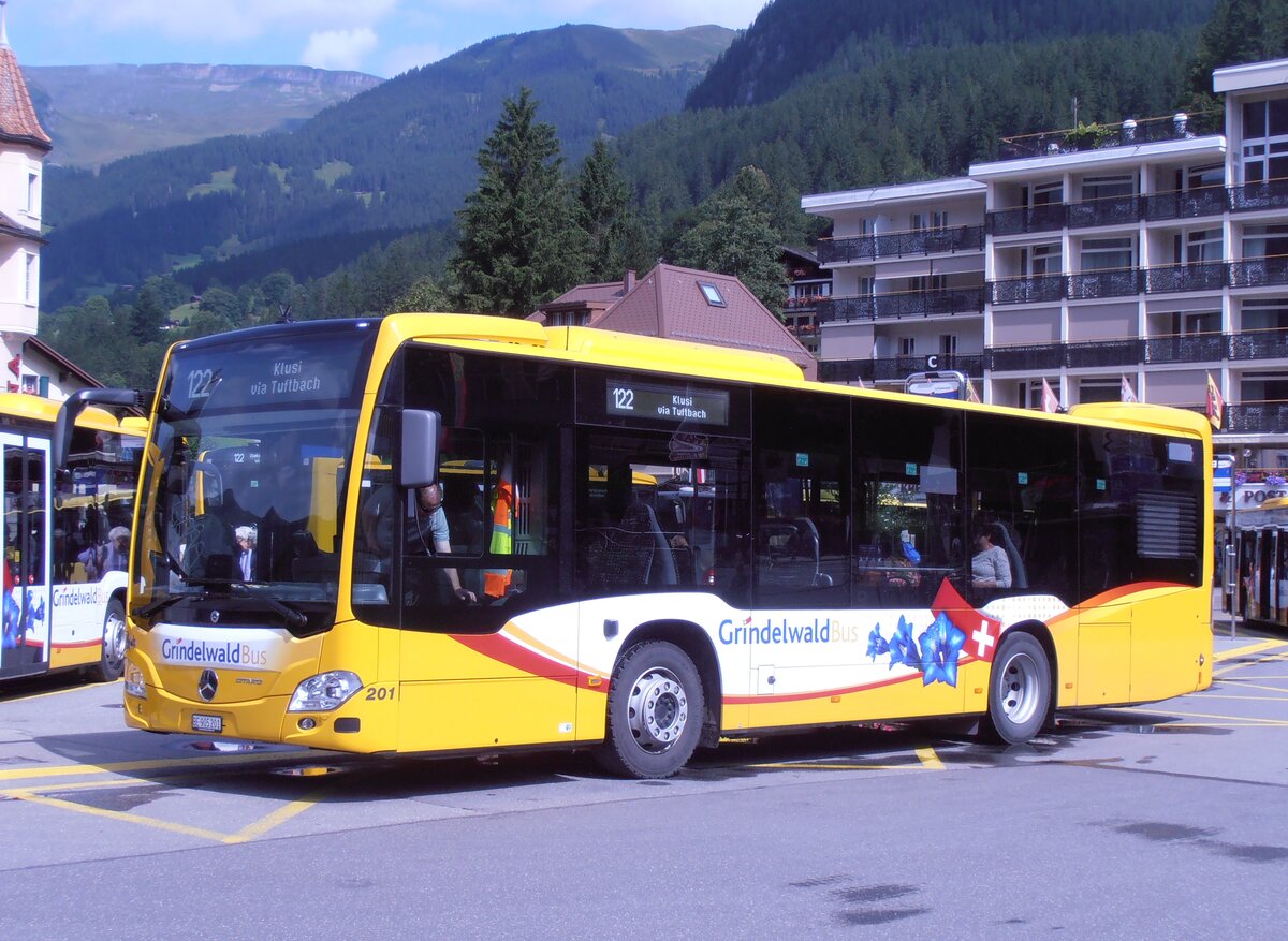 (277'849) - GrindelwaldBus, Grindelwald - Nr. 201/BE 905'201 - Mercedes am 15. Juli 2025 beim Bahnhof Grindelwald