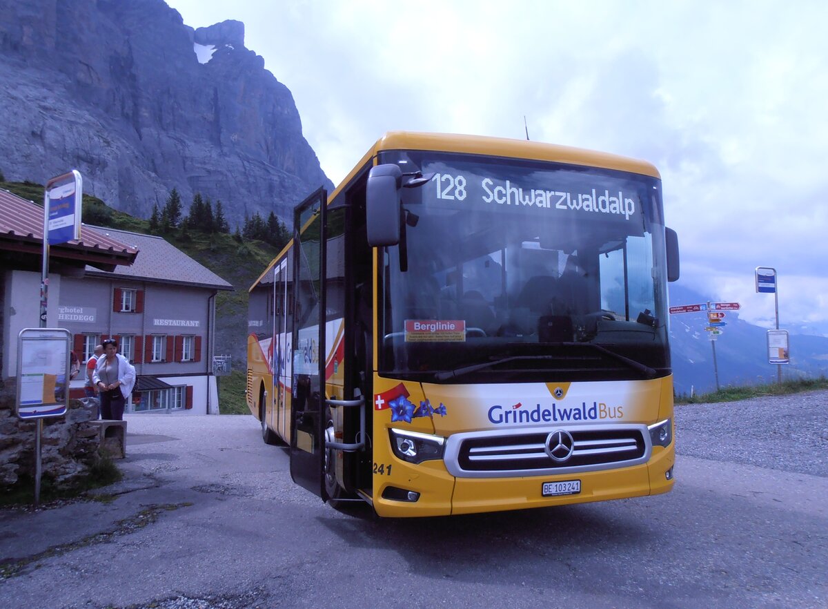 (277'850) - GrindelwaldBus, Grindelwald - Nr. 241/BE 103'241 - Mercedes am 15. Juli 2025 auf der Grossen Scheidegg