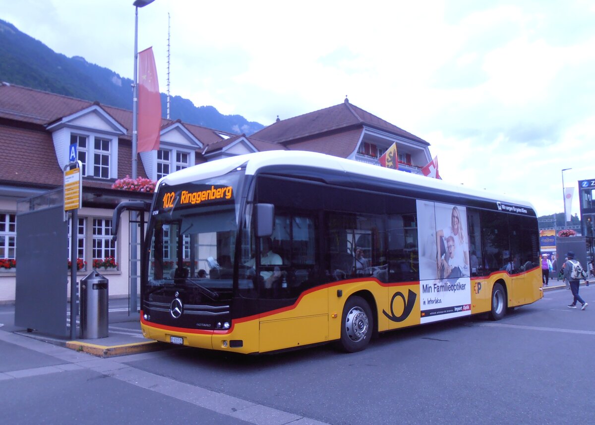 (277'877) - PostAuto Bern - BE 610'535/PID 12'124 - eMercedes am 15. Juli 2025 beim Bahnhof Interlaken Ost