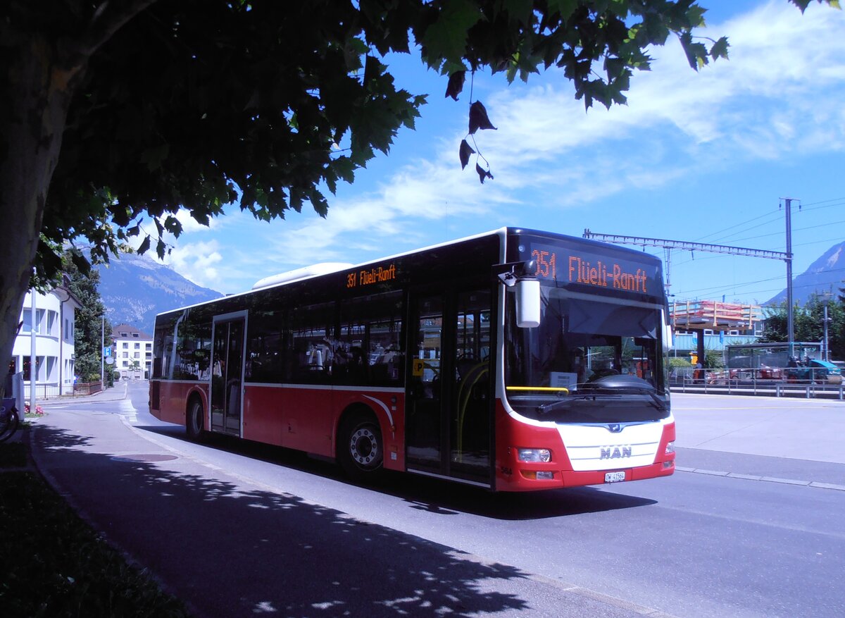 (277'940) - PostAuto Zentralschweiz - Nr. 564/OW 41'564/PID 12'449 - MAN (ex Dr. Richard, A-Wien Nr. 1427) am 18. Juli 2025 beim Bahnhof Sarnen
