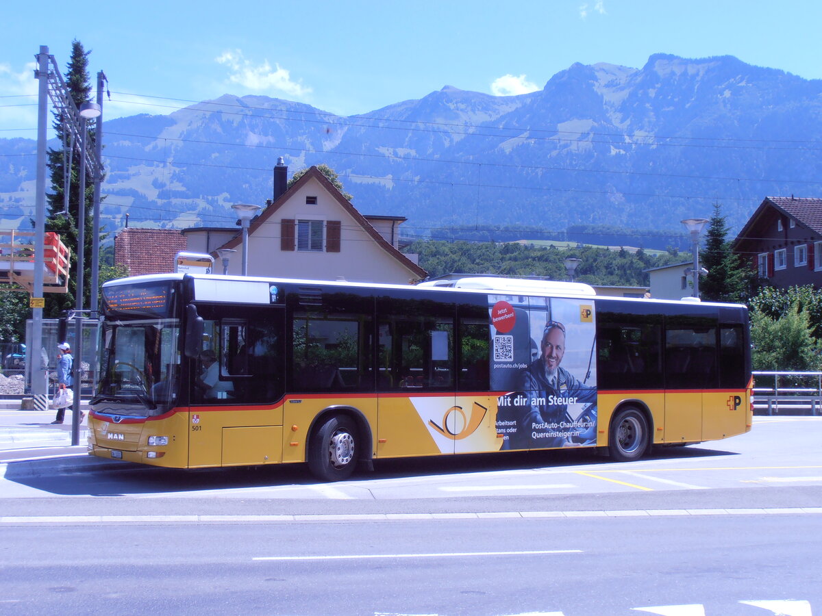 (277'945) - PostAuto Zentralschweiz - Nr. 501/OW 10'001/PID 10'265 - MAN (ex Nr. 9; ex Dillier, Sarnen Nr. 9) am 18. Juli 2025 beim Bahnhof Sarnen
