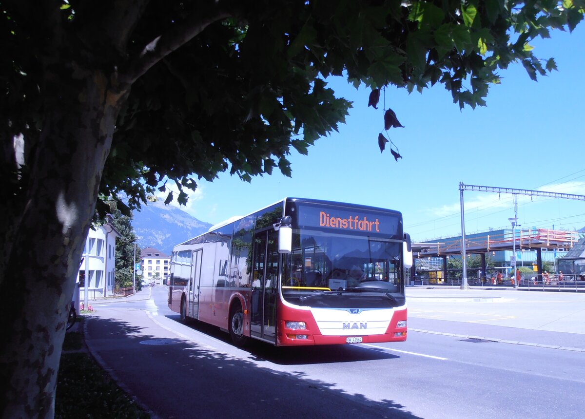 (277'947) - PostAuto Zentralschweiz - Nr. 564/OW 41'564/PID 12'449 - MAN (ex Dr. Richard, A-Wien Nr. 1427) am 18. Juli 2025 beim Bahnhof Sarnen