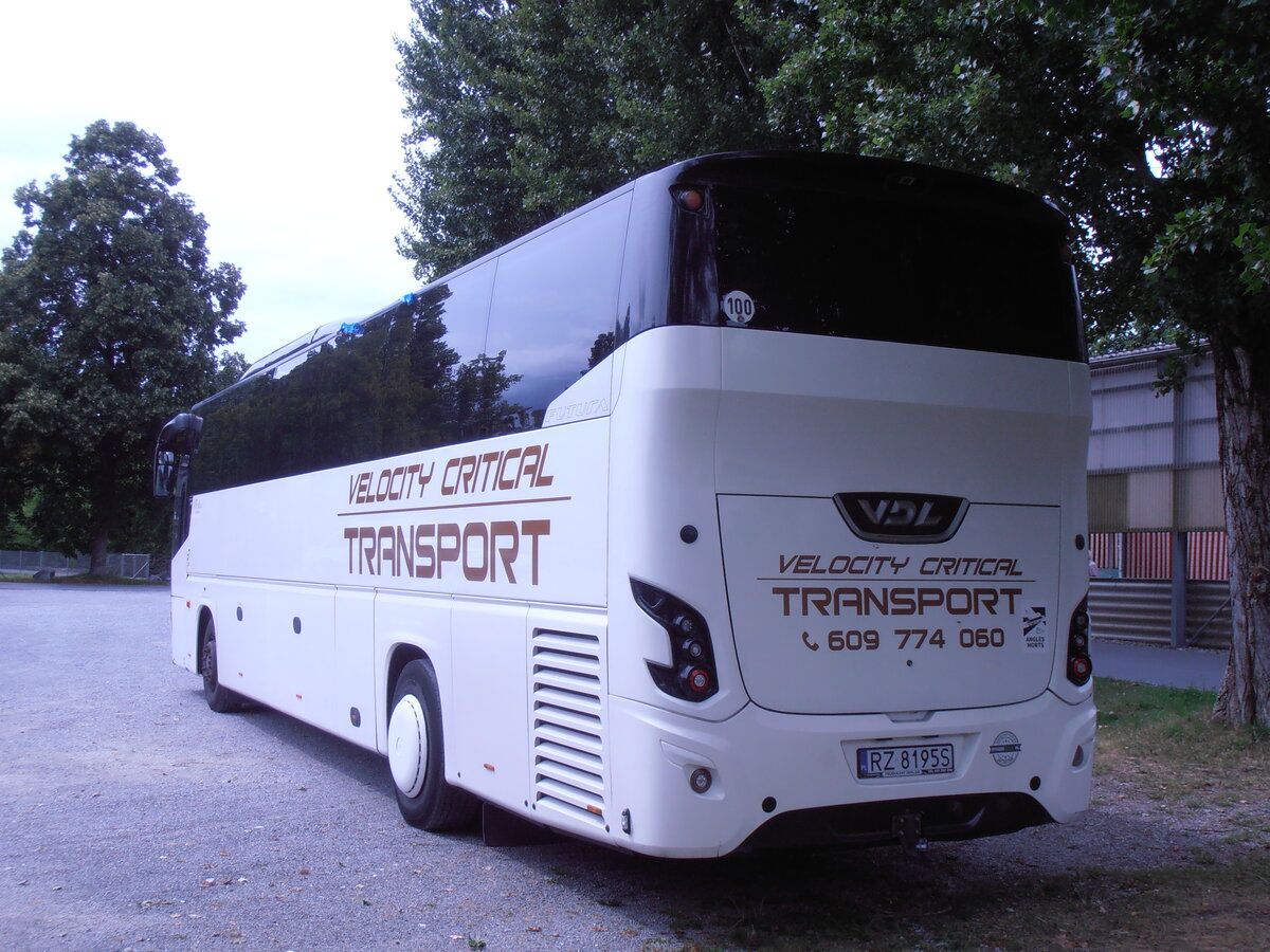 (277'984) - Aus Polen: Velocity Critical Transport, Rzeszw - RZ 8195S - VDL am 23. Juli 2025 in Thun, Lachenwiese