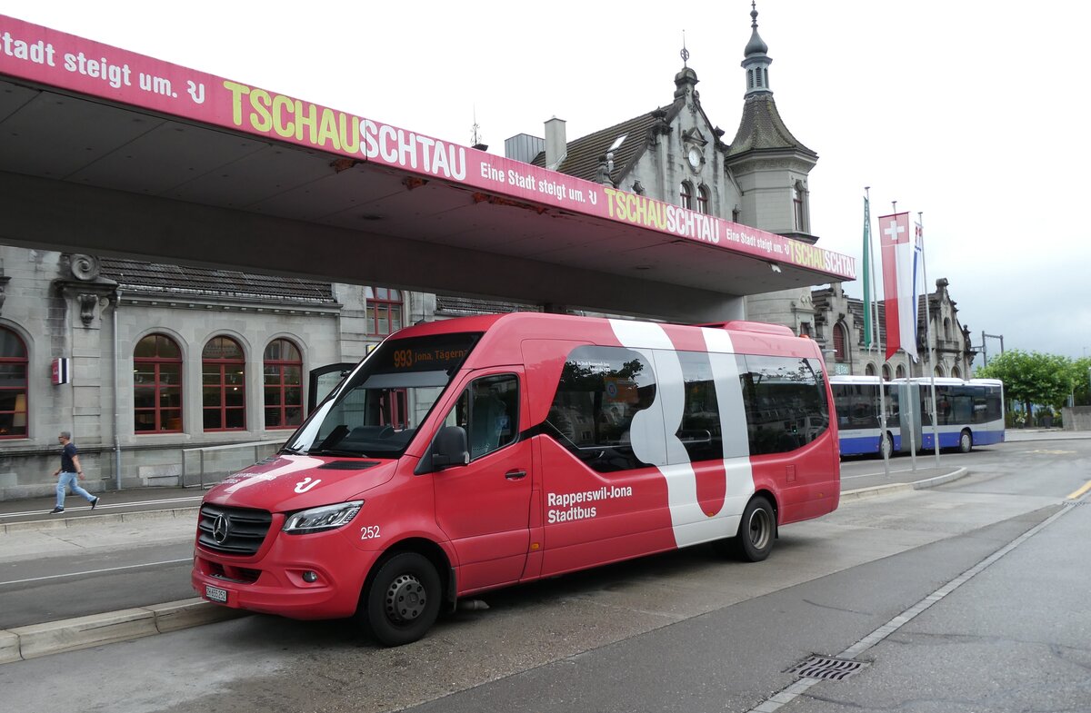 (278'001) - VZO Grningen - Nr. 252/ZH 655'252 - Mercedes am 25. Juli 2025 beim Bahnhof Rapperswil