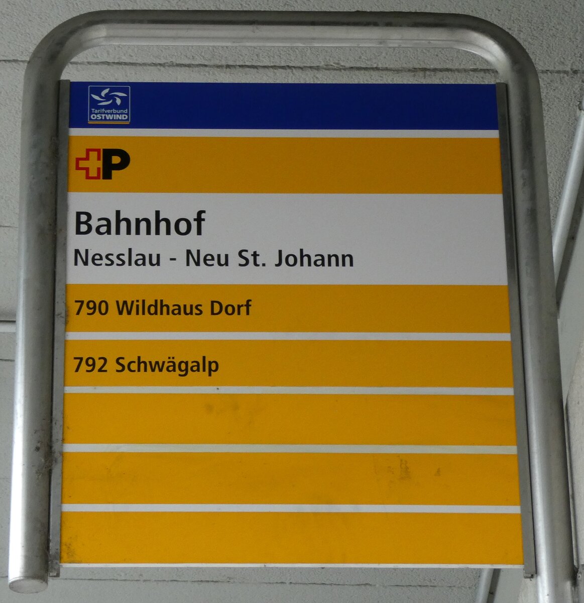 (278'028) - +P-Haltestellenschild - Nesslau - Neu St. Johann, Bahnhof - am 25. Juli 2025