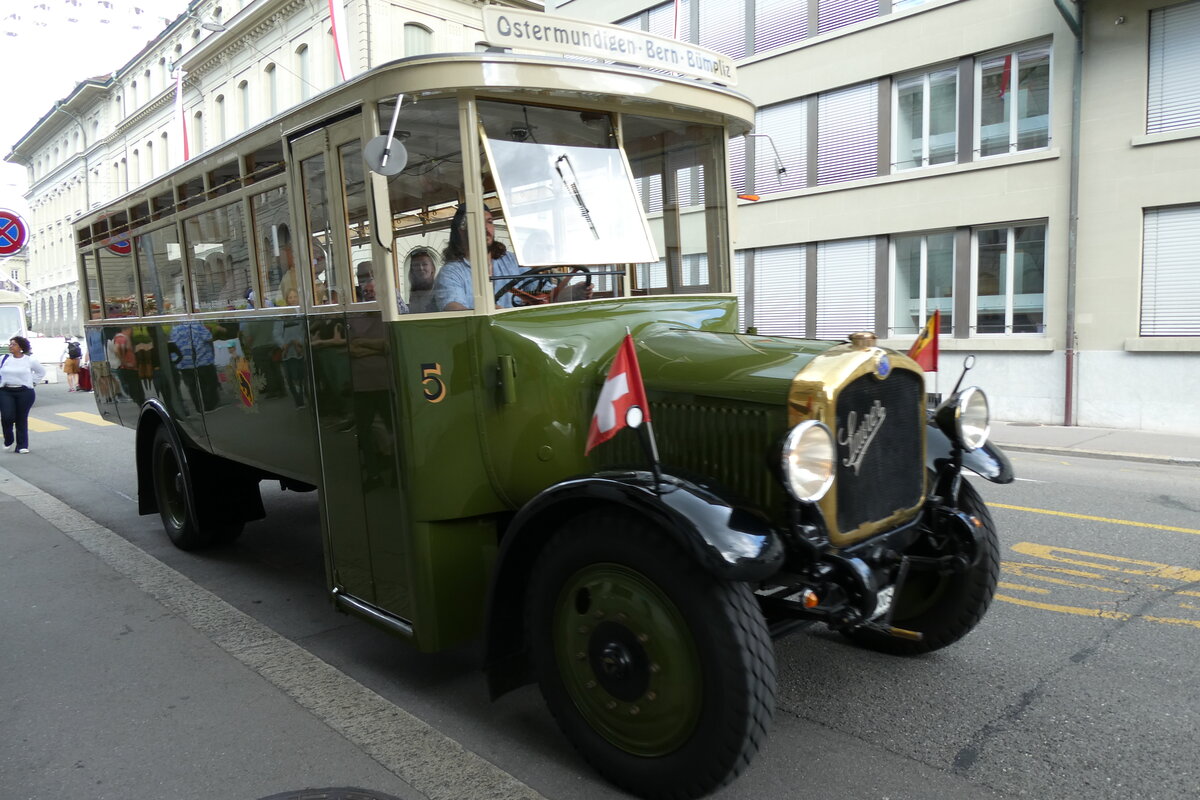 (278'277) - SVB Bern (Bernmobil historique) - Nr. 5/BE 29'005 - Saurer am 1. August 2025 in Bern, Bundeshaus