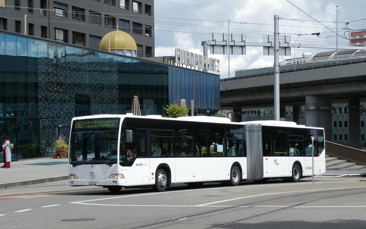 (278'295) - Wieland, Murten - Nr. 123/FR 300'604 - Mercedes (ex Knecht, Windisch Nr. 215; ex Interbus, Yverdon Nr. 215; ex BVB Basel Nr. 794; ex ASN Stadel Nr. 199/PID 4125) am 1. August 2025 beim Bahnhof Bern Europaplatz