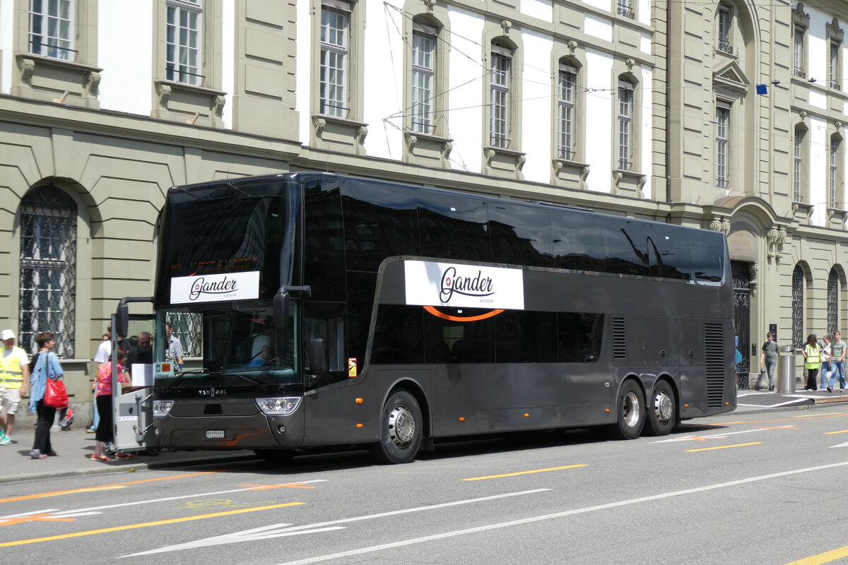 (278'320) - Gander, Chteau-d'Oex - VD 220'663 - Van Hool (ex Domo, Glattbrugg) am 1. August 2025 beim Bahnhof Bern