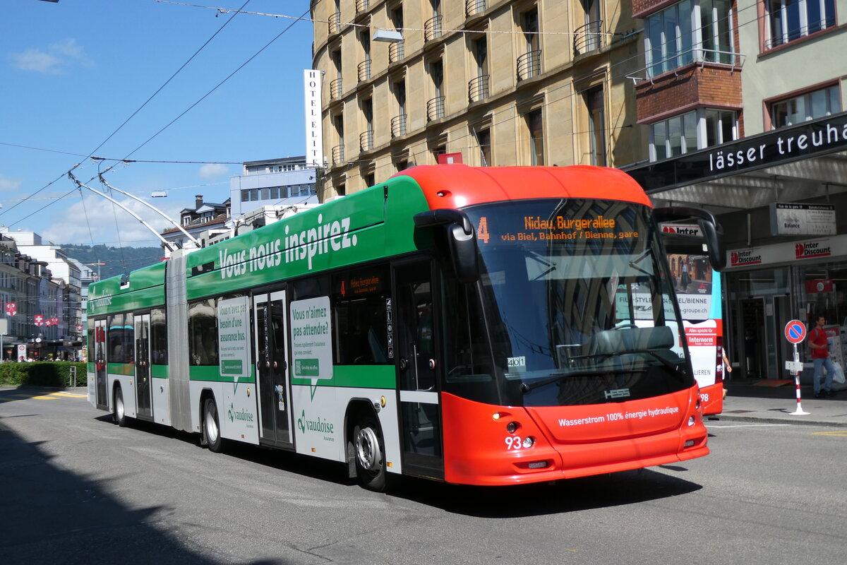 (278'495) - VB Biel - Nr. 93 - Hess/Hess Gelenktrolleybus am 4. August 2025 beim Bahnhof Biel