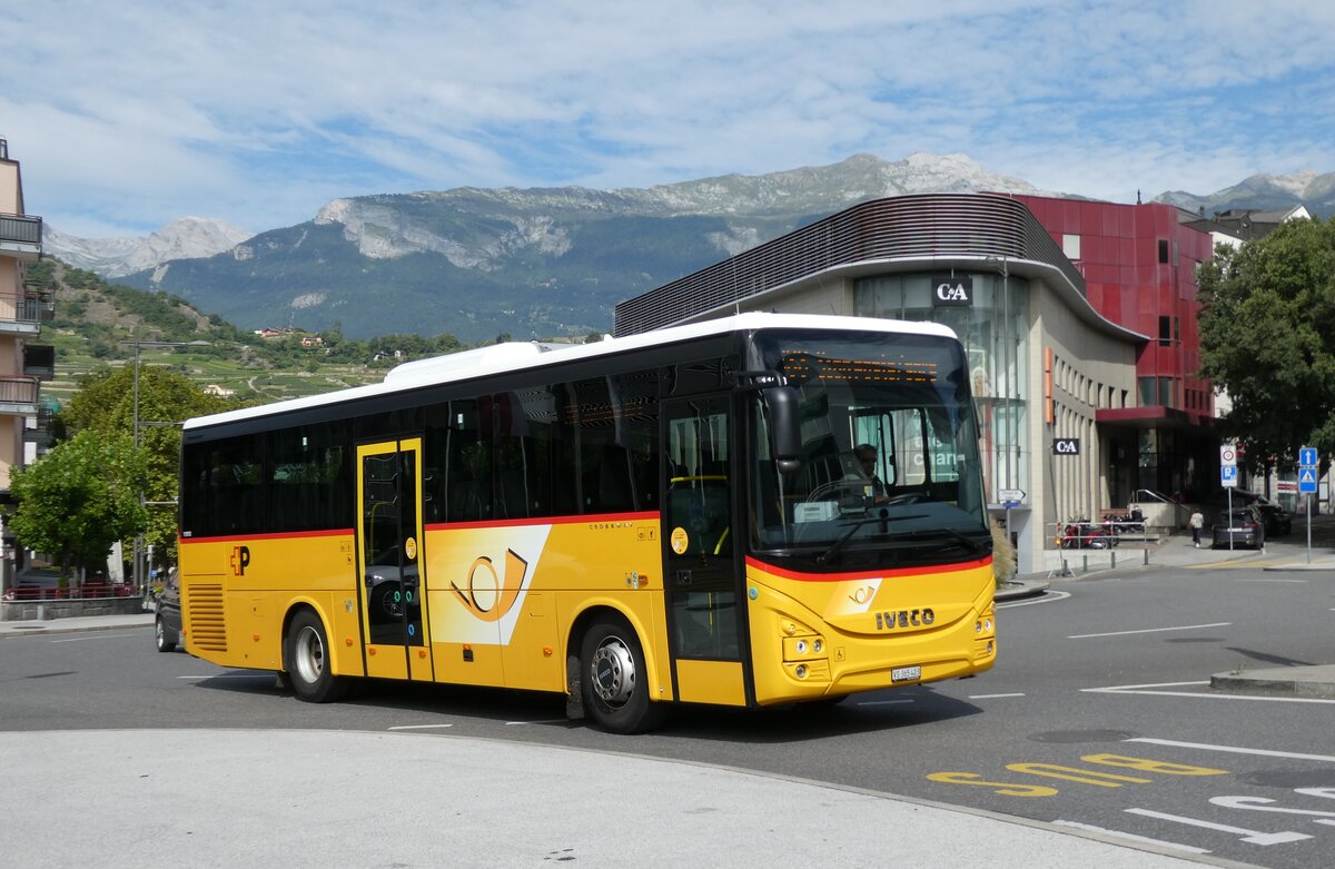 (278'541) - PostAuto Wallis - Nr. 22/VS 465'403/PID 11'913 - Iveco am 5. August 2025 beim Bahnhof Sion