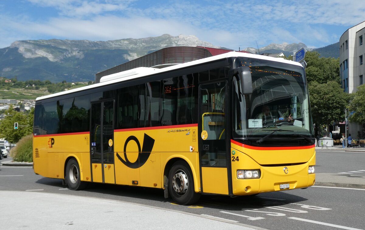 (278'544) - PostAuto Wallis - Nr. 24/VS 317'837/PID 5322 - Irisbus (ex TMR Martigny Nr. 139) am 5. August 2025 beim Bahnhof Sion