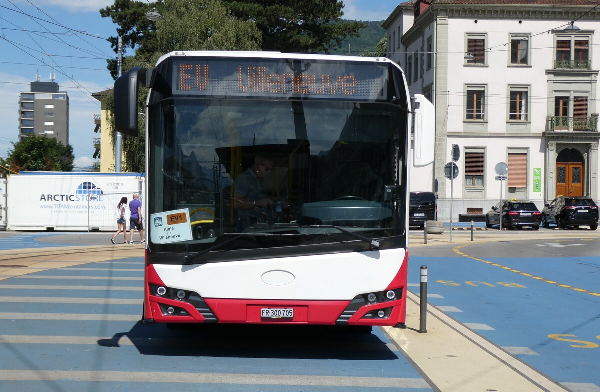 (278'553) - Intertours, Domdidier - Nr. 705/FR 300'705 - Solaris (ex PostBus/A BD 15'717) am 5. August 2025 beim Bahnhof Aigle