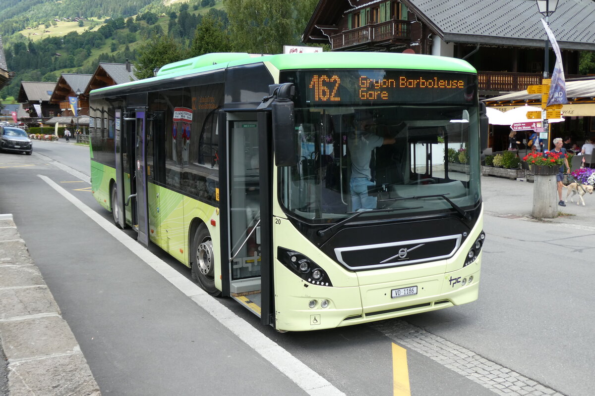 (278'559) - TPC Aigle - Nr. 20/VD 1186 - Volvo am 5. August 2025 beim Bahnhof Les Diablerets