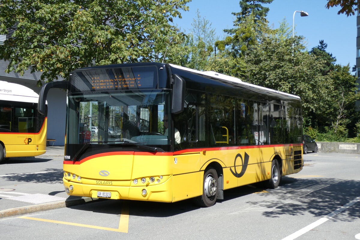 (278'622) - PostAuto Graubnden - GR 81'323/PID 11'708 - Solaris am 8. August 2025 beim Bahnhof Landquart