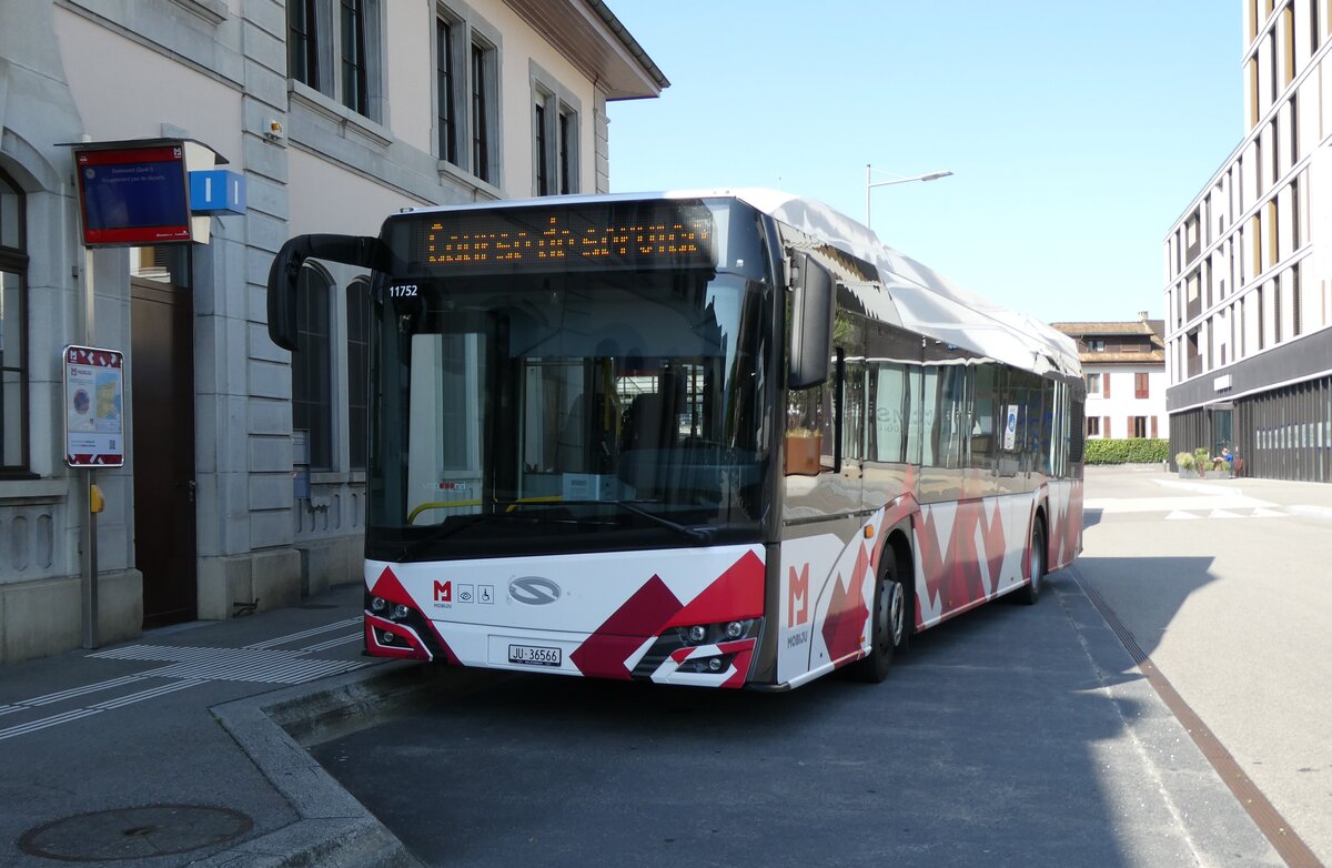 (278'681) - CarPostal Ouest - JU 36'566/PID 11'752 - Solaris am 9. August 2025 beim Bahnhof Delmont