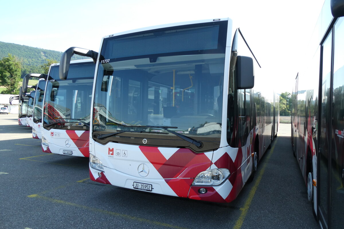 (278'689) - CarPostal Ouest - JU 35'952/PID 11'737 - Mercedes am 9. August 2025 in Develier, Parkplatz