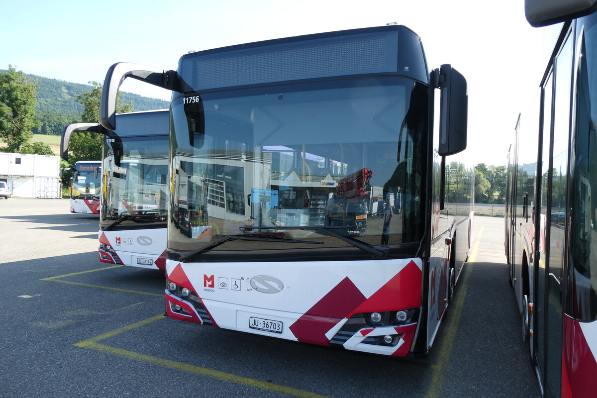 (278'694) - CarPostal Ouest - JU 36'703/PID 11'756 - Solaris am 9. August 2025 in Develier, Parkplatz