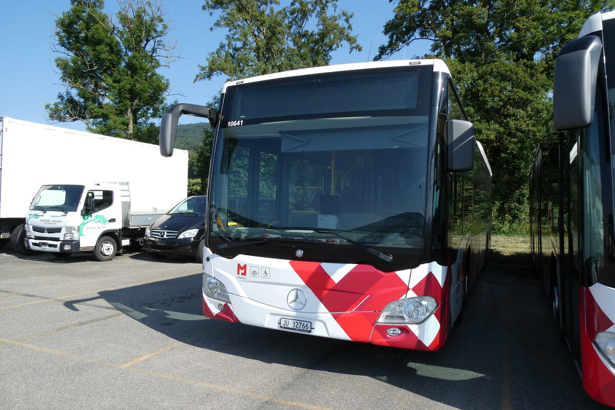 (278'701) - CarPostal Ouest - JU 32'766/PID 10'641 - Mercedes (ex Nr. 26) am 9. August 2025 in Develier, Parkplatz
