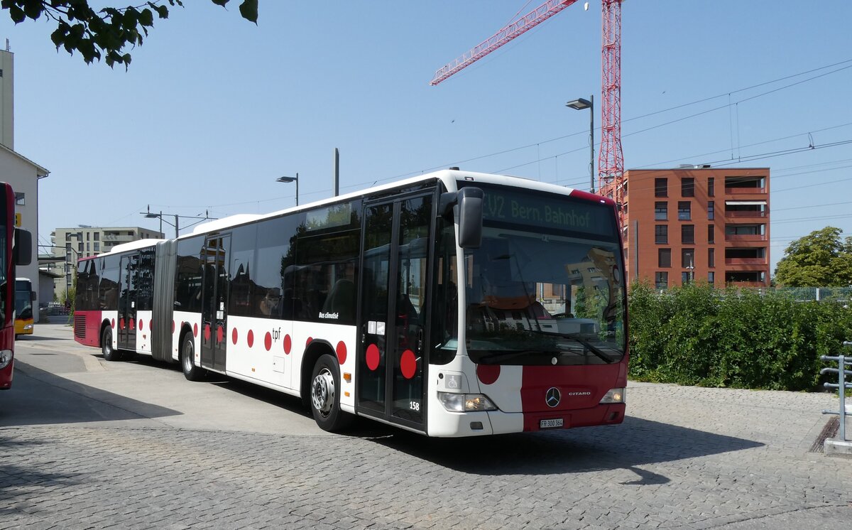 (278'869) - TPF Fribourg - Nr. 158/FR 300'364 - Mercedes am 15. August 2025 beim Bahnhof Ddingen