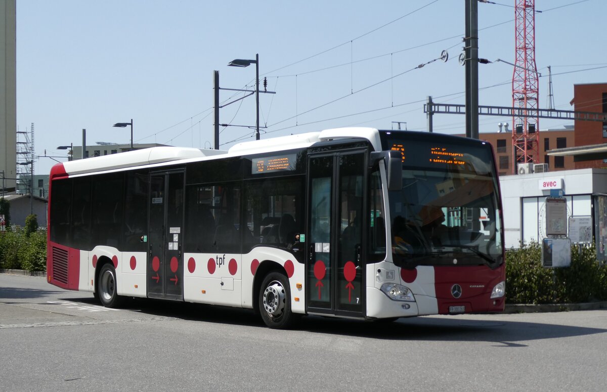 (278'887) - TPF Fribourg - Nr. 7/FR 300'263 - Mercedes am 15. August 2025 beim Bahnhof D�dingen