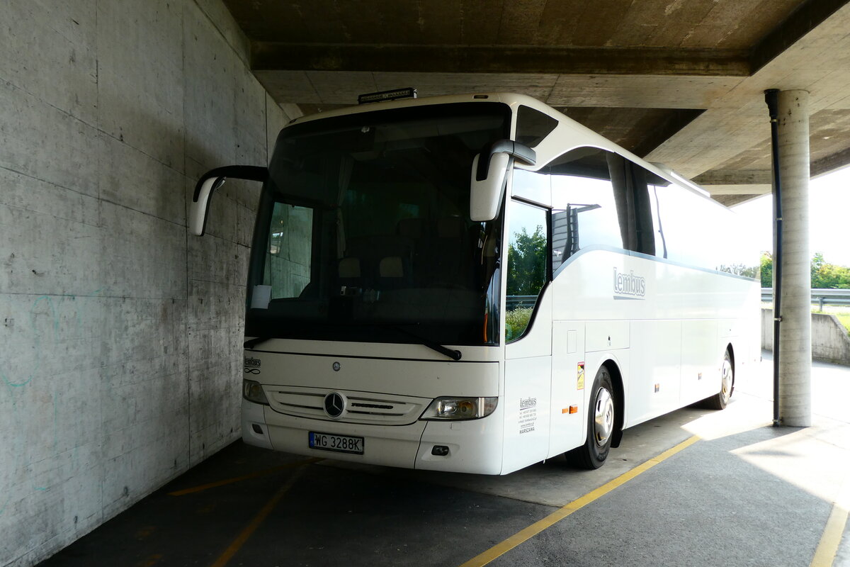 (279'131) - Aus Polen: Lembus, Warszawa - WG 3288K - Mercedes am 17. August 2025 in Avry-devant-Pont, Autobahnraststtte