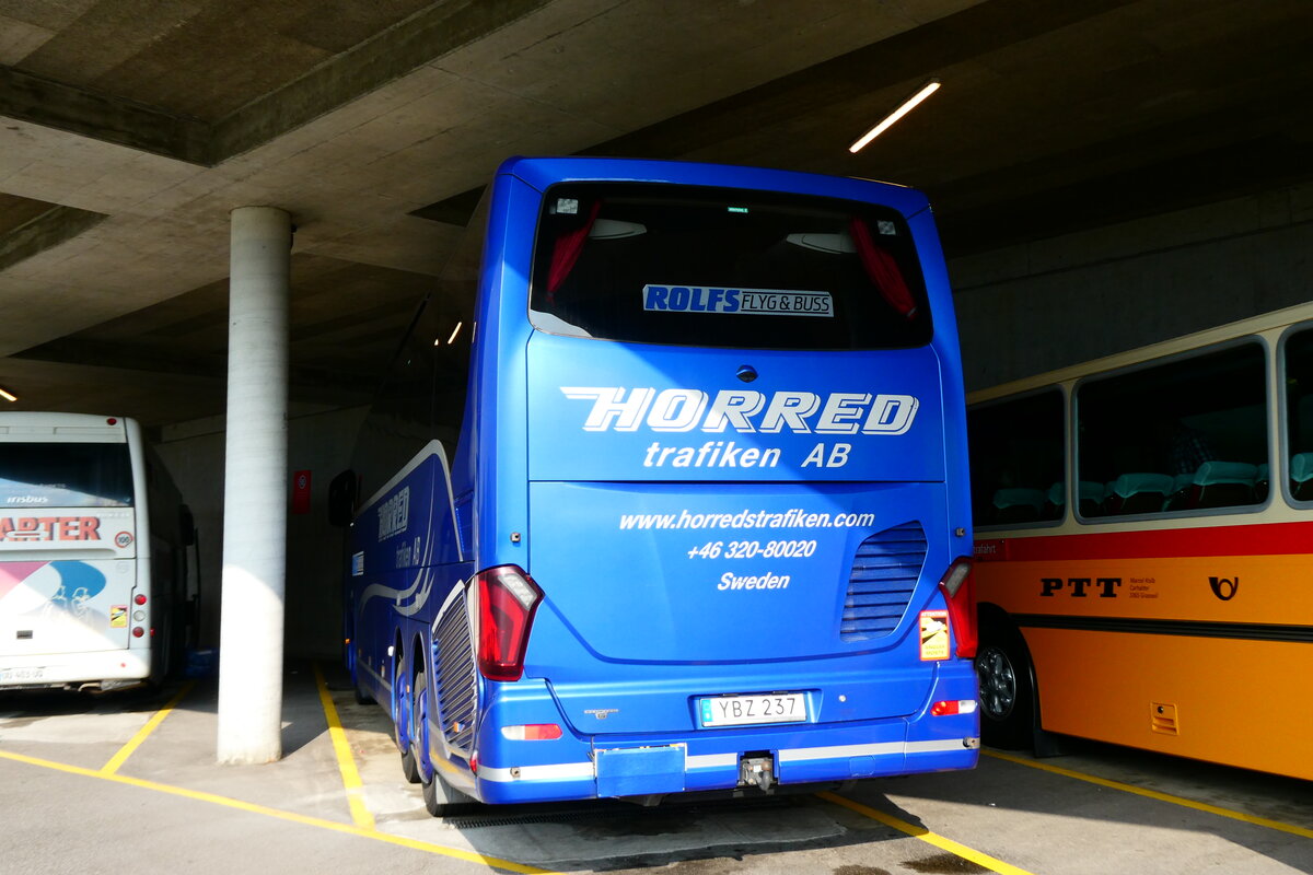 (279'134) - Aus Schweden: Horred Trafiken, Horred - ABZ 237 - Setra am 17. August 2025 in Avry-devant-Pont, Autobahnraststtte