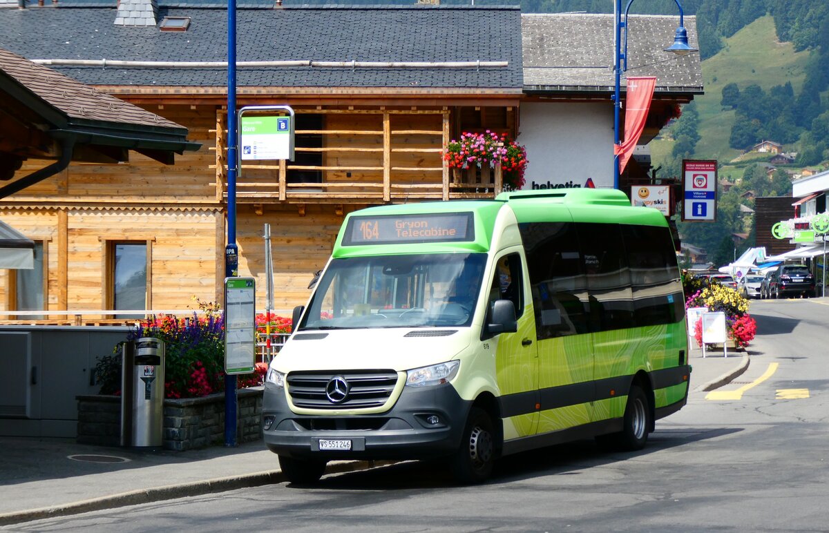 (279'170) - TPC Aigle - Nr. 619/VS 551'246 - Mercedes am 17. August 2025 beim Bahnhof Villars-sur-Ollon