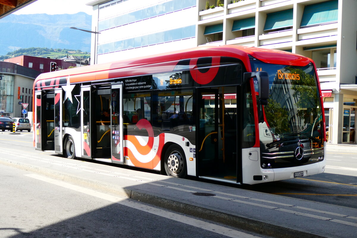 (279'328) - PostAuto Wallis - Nr. 158/VS 574'966/PID 12'158 - eMercedes am 23. August 2025 beim Bahnhof Sion