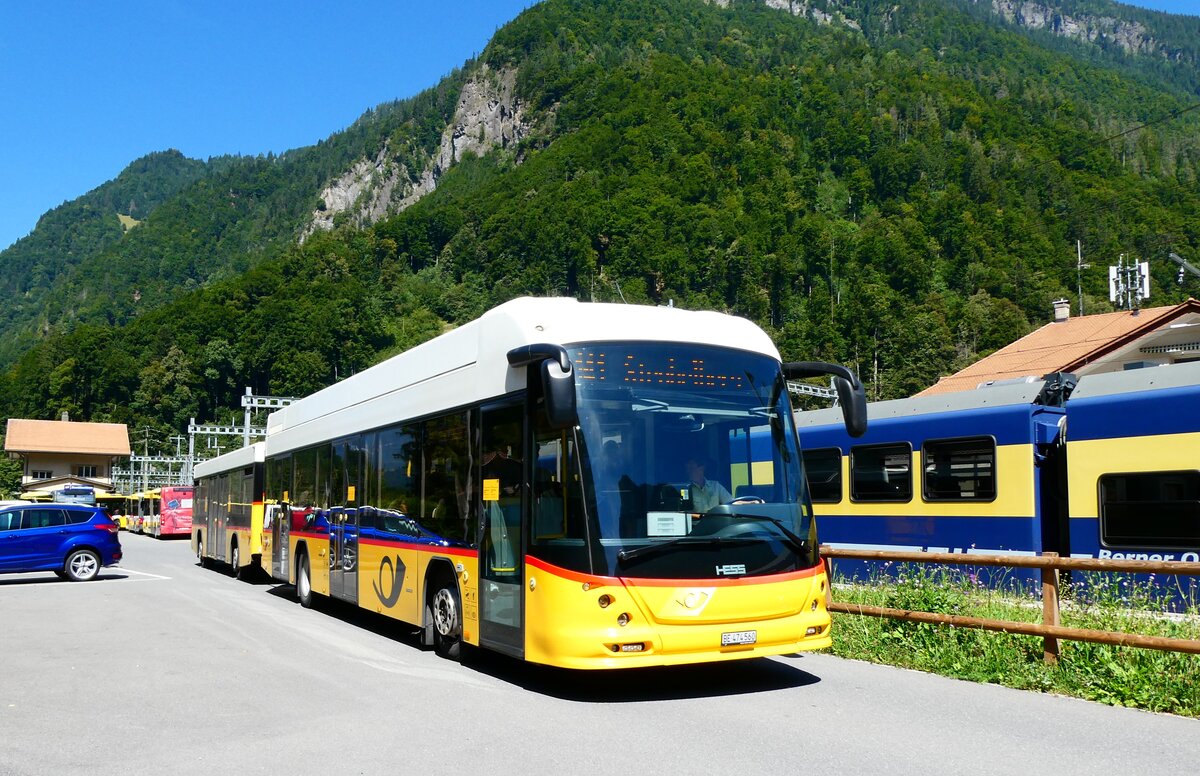 (279'359) - PostAuto Bern - BE 474'560/PID 10'247 - Hess am 25. August 2025 beim Bahnhof Zweiltschinen