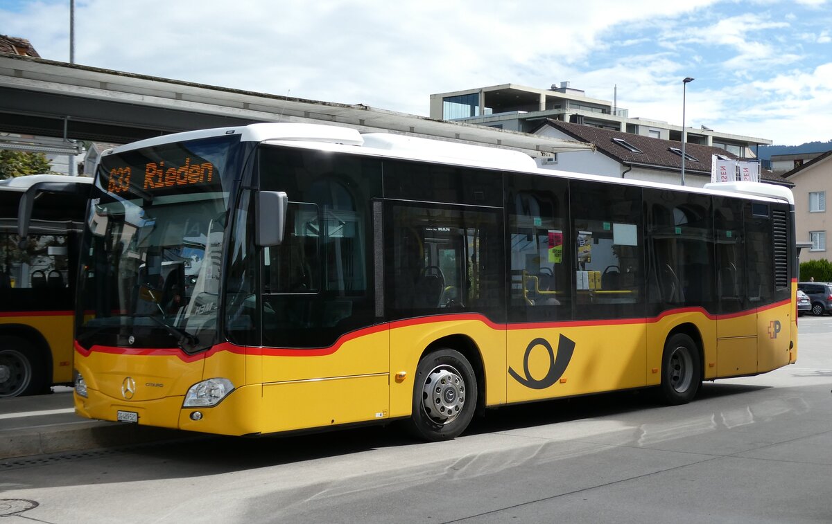 (279'519) - PostAuto Ostschweiz - SG 489'521/PID 12'038 - Mercedes am 29. August 2025 beim Bahnhof Uznach