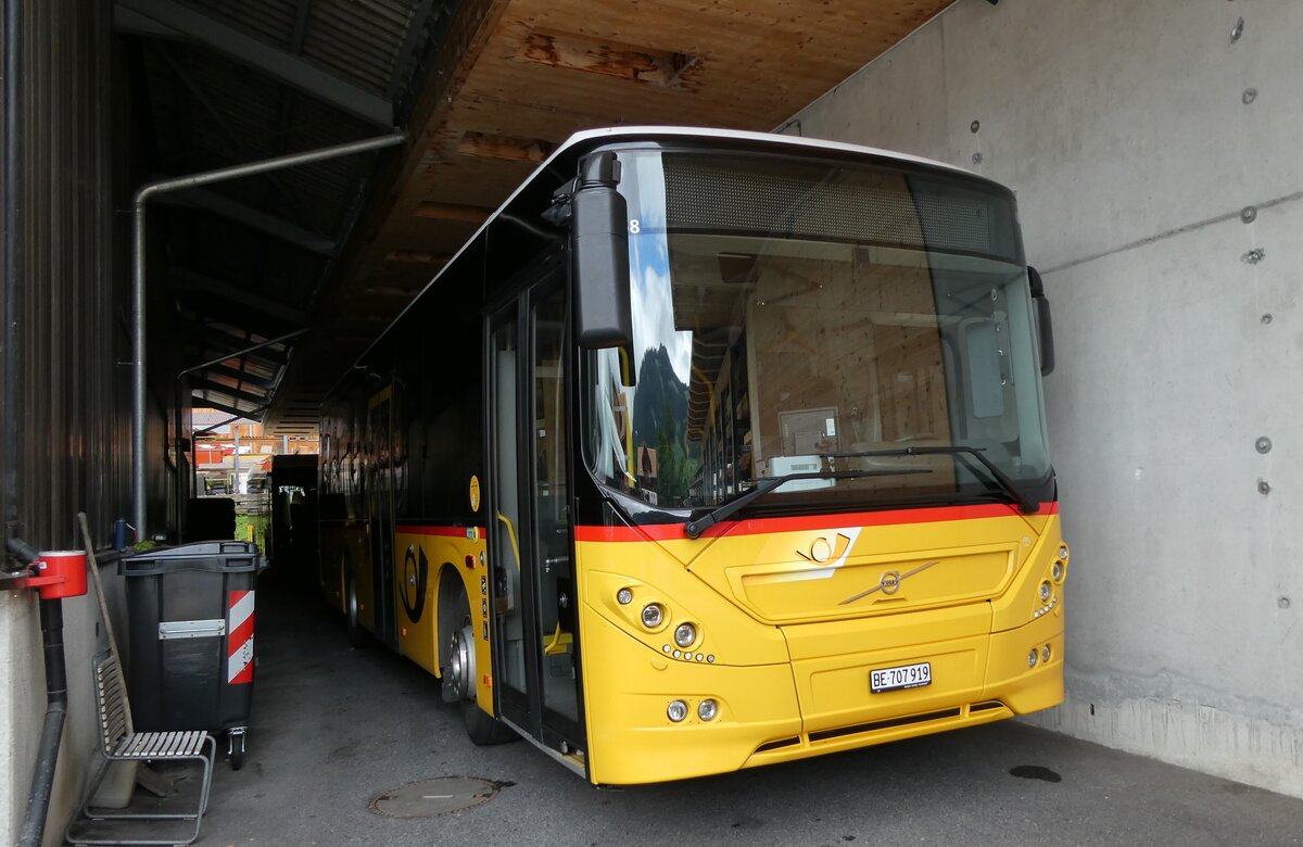 (279'911) - PostAuto Bern - BE 707'919/PID 11'458 - Volvo (ex Kbli, Gstaad) am 5. September 2025 in Gstaad, Garage
