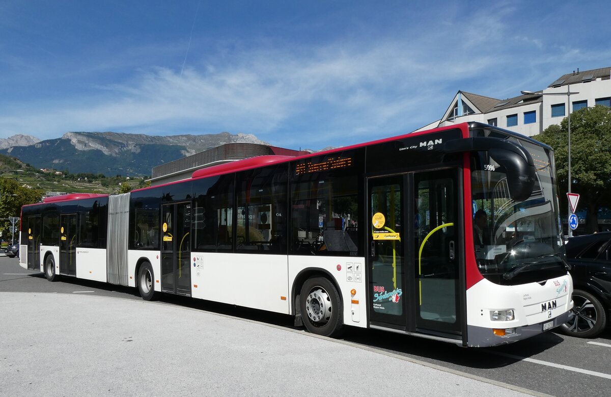 (279'965) - PostAuto Wallis - Nr. 61/VS 26'738/PID 5096 - MAN (ex Lathion, Sion Nr. 61) am 6. September 2025 beim Bahnhof Sion