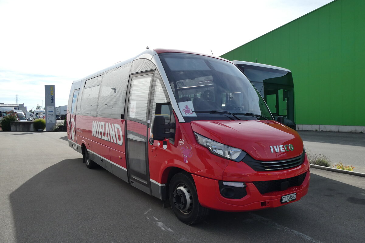 (280'006) - Wieland, Murten - Nr. 112/FR 300'597 - eIveco/Rosero am 6. September 2025 in Kerzers, Interbus