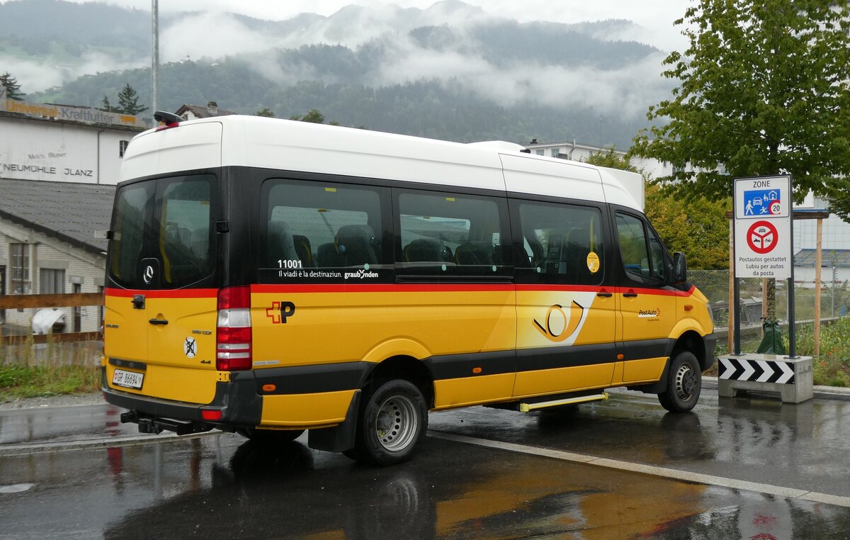(280'112) - PostAuto Graubnden - GR 86'694/PID 11'001 - Mercedes (ex Nr. 35; ex Nr. 5) am 9. September 2025 beim Bahnhof Ilanz