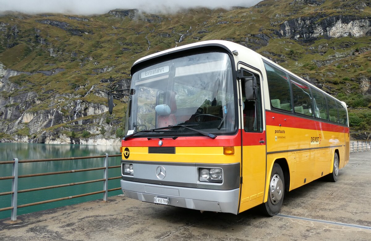 (280'142) - Buzzi, Bern - BE 910'789 - Mercedes (ex Mattli, Wassen/PID 2295) am 9. September 2025 in Zervreila, Staumauer