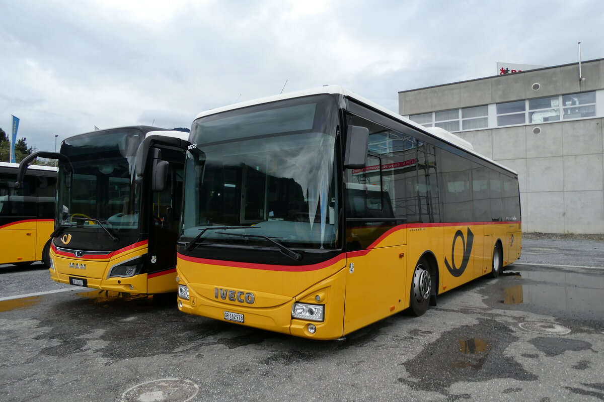 (280'206) - PostAuto Graubnden - GR 162'978/PID 10'238 - Iveco (ex Nr. 8; ex Nr. 10; ex Fontana, Ilanz Nr. 10) am 9. September 2025 in Schluein, Garage