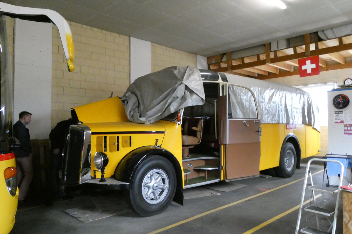 (280'236) - Solr&Fontana, Ilanz - Nr. 5 - Saurer/R&J am 10. September 2025 in Disentis, Garage Bundi (teilweise zugedeckt)