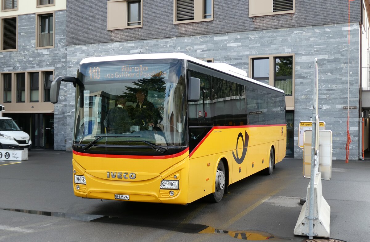 (280'254) - PostAuto Bern - Nr. 88/BE 485'297/PID 10'953 - Iveco am 10. September 2025 in Andermatt, Bahnhofplatz